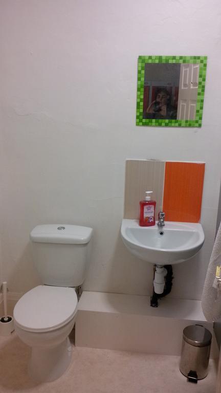 Quick Stop Uk Sheffield Room photo